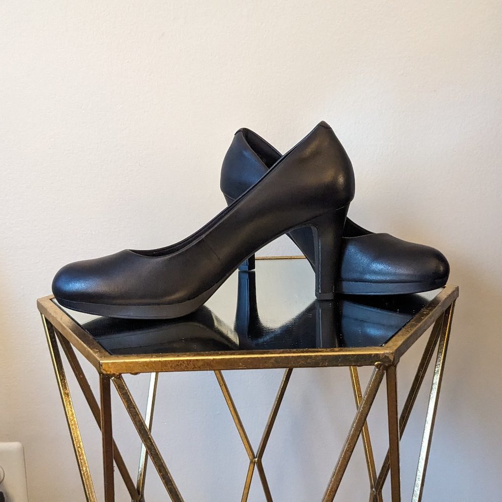 NIB Clarks Comfort Pumps 8.5